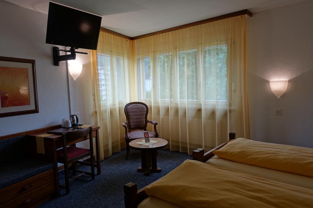 Schlosshotel - Self Check-In Hotel Бриг Экстерьер фото